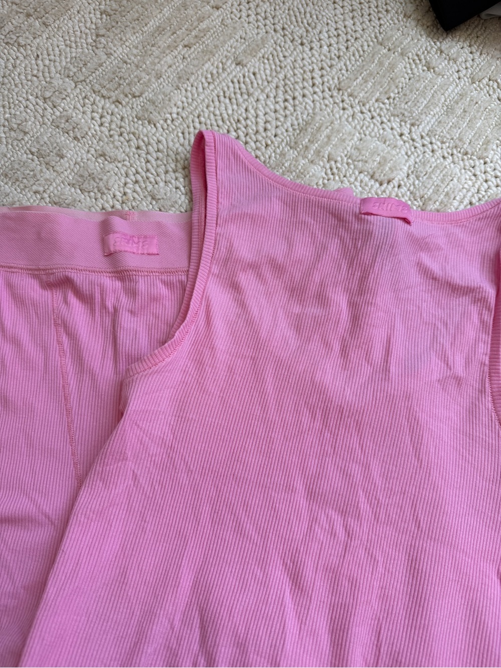 Skims lounge set bubblegum pink size medium - Picture 3 of 3